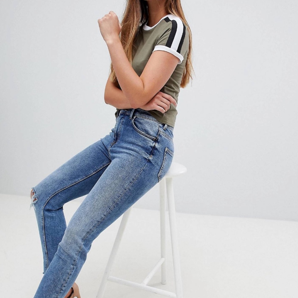 PrettyLittleThing t-shirt